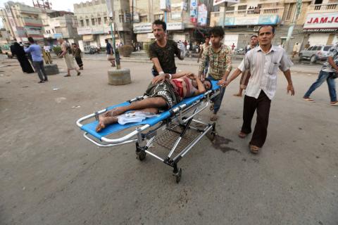 A man, injured by an air strike at a fish market, is rushed to hospital in Hodeidah, Yemen, August 2, 2018. PHOTO BY REUTERS/Abduljabbar Zeyad