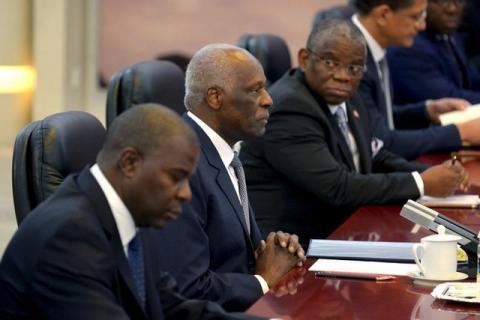 Angola's President Jose Eduardo dos Santos (C) listens to China's Premier Li Keqiang (not pictured) at the Great Hall of the People in Beijing, June 9, 2015. PHOTO BY REUTERS/Wang Zhao
