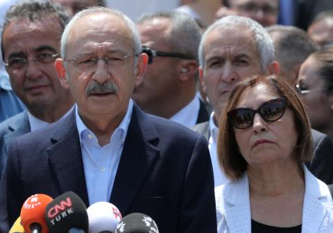 Kemal Kilicdaroglu, leader of main opposition Republican People's Party (CHP), next to his wife Selvi, talks to the media after casting his ballot at a polling station in Ankara, Turkey, June 24, 2018. PHOTO BY REUTERS/Stoyan Nenov