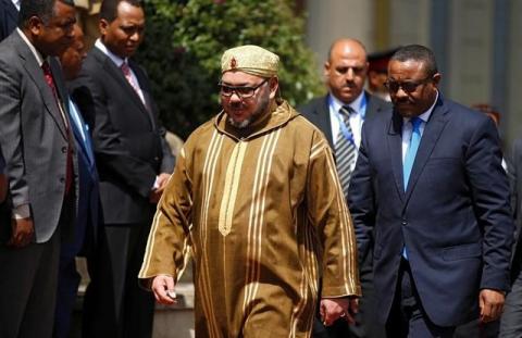 King Mohammed VI of Morocco (L) walks with Ethiopia's Prime Minister Hailemariam Desalegn at the National palace during his state visit to Ethiopia's capital Addis Ababa, November 19, 2016. PHOTO BY REUTERS/Tiksa Negeri