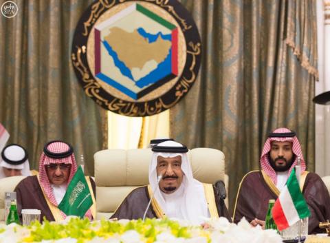 Saudi King Salman (C) attends a Gulf Cooperation Council (GCC) summit in Jeddah, Saudi Arabia, May 31, 2016. PHOTO BY REUTERS/Saudi Press Agency
