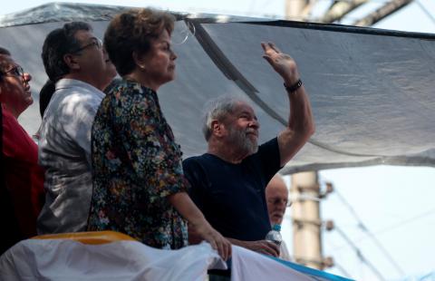 Former Brazilian President Luiz Inacio Lula da Silva waves as he attends a mass for his late wife at the metallurgic trade union in Sao Bernardo do Campo, Brazil, April 7, 2018. PHOTO BY REUTERS/Leonardo Benassatto