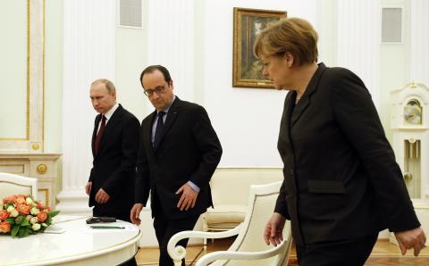 German Chancellor Angela Merkel (R), French President Francois Hollande (C) and Russia's President Vladimir Putin arrive for a meeting on resolving the Ukraine crisis at the Kremlin in Moscow, February 6, 2015. PHOTO BY REUTERS/Maxim Zmeyev