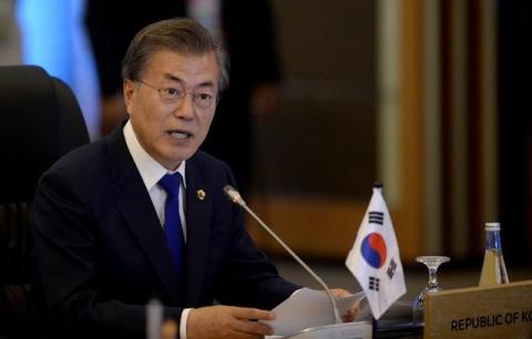 South Korea's President Moon Jae-In delivers a statement during the 19th Association of Southeast Asian Nations (ASEAN)-Republic of Korea Summit on the sidelines of the 31st ASEAN Summit and Related summits at the Philippine International Convention Center (PICC) in Manila, Philippines, November 13, 2017. PHOTO BY REUTERS/Noel Celis
