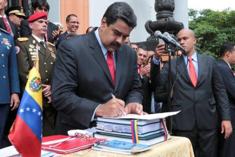 Venezuela's President Nicolas Maduro (C) attends a ceremony to sign off the 2017 national budget at the National Pantheon in Caracas, Venezuela, October 14, 2016. PHOTO BY/Miraflores Palace