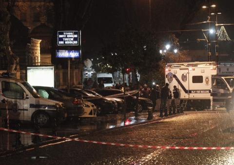 Forensic officers work at the scene of a bomb blast in Istanbul, January 6, 2015. PHOTO BY REUTERS/Osman Orsal