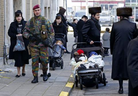 A Belgian paratrooper patrols outside a Jewish school in the central city of Antwerp, January 17, 2015. PHOTO BY REUTERS/Yves Herman