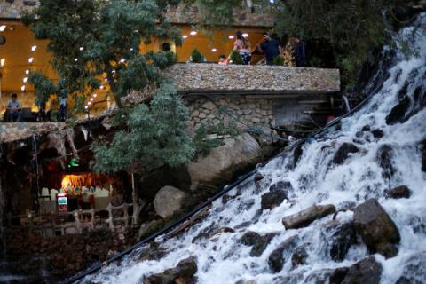 Iraqi people visit Bekhal Waterfall in Erbil, Iraq, September 21, 2017. PHOTO BY REUTERS/Ahmed Jadallah