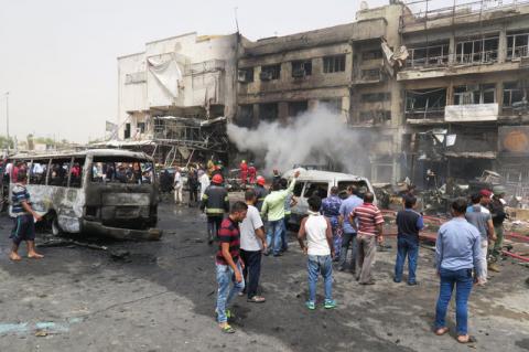 People gather at the site of car bomb attack in Baghdad al-Jadeeda, an eastern district of the Iraqi capital, June 9, 2016. PHOTO BY REUTERS/Khalid al Mousily