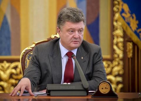 Ukrainian President Petro Poroshenko chairs a meeting in Kiev