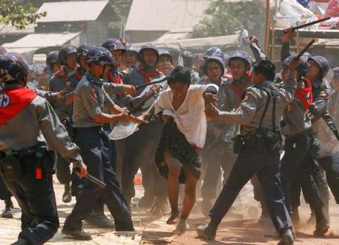 Police hit a student protester during violence in Letpadan, March 10, 2015. PHOTO BY REUTERS/Soe Zeya Tun