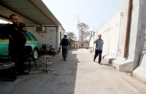 Iraqi policemen stand guard at the gate of the Iranian consulate, after a night of demonstrations during which protesters torched the Iranian consulate in Basra, Iraq, September 8, 2018. PHOTO BY REUTERS/Essam al-Sudani