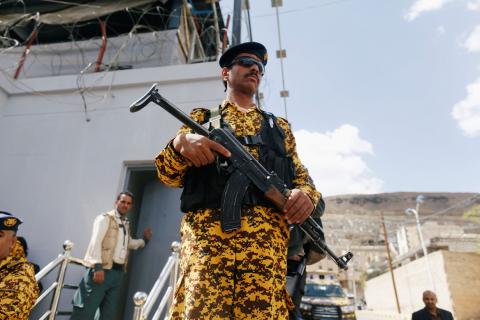 A police trooper stands guard as wounded Houthi fighters demonstrate outside the United Nations offices to demand for medical treatment abroad, in Sanaa, Yemen, September 12, 2018. PHOTO BY REUTERS/Khaled Abdullah