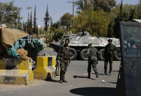 Police troopers secure the entrance of the U.S. embassy in Sanaa, February 11, 2015. PHOTO BY REUTERS/Khaled Abdullah