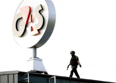 A police Swat team member walks on the roof of G4S cash depot in Vastberga, Stockholm, September 23, 2009. PHOTO BY REUTERS/Pontus Lundahl/Scanpix