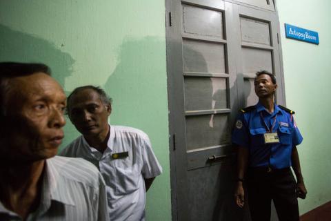 A policeman stands guard at the forensic department of a hospital where the body of Ko Ni is kept, a prominent member of Myanmar's Muslim minority and legal adviser for Myanmar's ruling National League for Democracy, in Yangon, Myanmar, January 29, 2017. PHOTO BY REUTERS/Aung Kyaw Htet