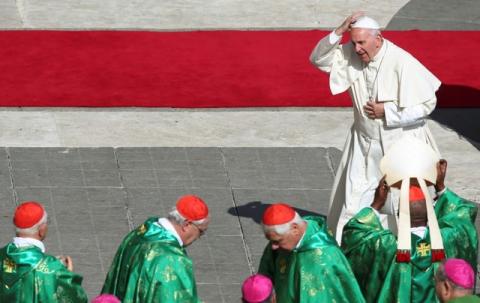 Pope Francis leaves at the end of a Marian vigil mass in Saint Peter's square at the Vatican, October 9, 2016. PHOTO BY REUTERS/Alessandro Bianchi