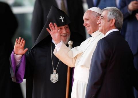 Pope Francis (C), Armenia's President Serzh Sargsyan and Catholicos of All Armenians Karekin II (L) attend a welcoming ceremony at Zvartnots airport outside Yerevan, Armenia, June 24, 2016. PHOTO BY REUTERS/David Mdzinarishvili