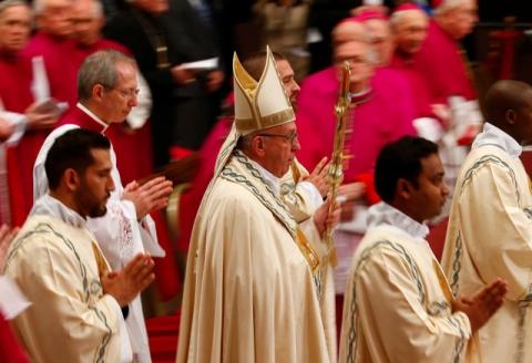 Pope Francis arrives to lead the First Vespers and Te Deum prayer in Saint Peter's Basilica at the Vatican, December 31, 2017. PHOTO BY REUTERS/Tony Gentile