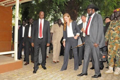 South Sudan President Salva Kiir (R) explains to U.S. Ambassador Samantha Power (C) the effects of recent fighting during a visit by the United Nations Security Council, delegation at the Presidential Palace in the capital of Juba, September 4, 2016. PHOTO BY REUTERS/Jok Solomun