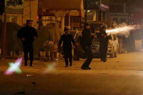 Police officers fire tear gas to break up a protest during demonstrations against rising prices and tax increases, in Tunis, Tunisia, January 10, 2018. PHOTO BY REUTERS/Zoubeir Souissi