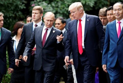 U.S. President Donald Trump and Russia's President Vladimir Putin talk during the family photo session at the APEC Summit in Danang, Vietnam, November 11, 2017. PHOTO BY REUTERS/Jorge Silva