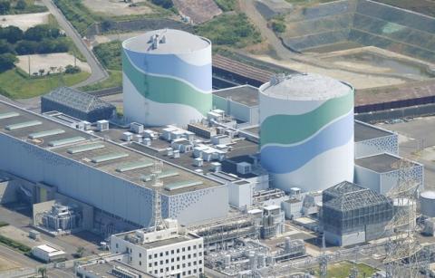 An aerial view of the No.1 (L) and No.2 reactor buildings at Kyushu Electric Power's Sendai nuclear power station in Satsumasendai, Kagoshima prefecture, Japan, August 11, 2015. PHOTO BY REUTERS/Kyodo