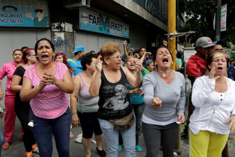 People shout at Venezuelan National Guards (not pictured) during riots for food in Caracas, Venezuela, June 2, 2016. PHOTO BY REUTERS/Marco Bello