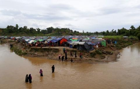 Rohingya refugees cross a stream to reach their temporary shelters at No Man’s Land between Bangladesh-Myanmar border, at Cox’s Bazar, Bangladesh, September 9, 2017. PHOTO BY REUTERS/Danish Siddiqui