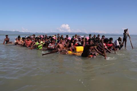 Rohingya refugees cross the Naf River with an improvised raft to reach to Bangladesh at Sabrang near Teknaf, Bangladesh, November 10, 2017. PHOTO BY REUTERS/Mohammad Ponir Hossain