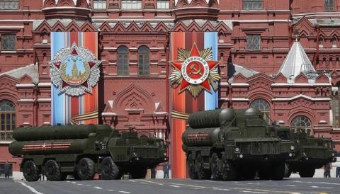 Russian army S-400 Triumph medium-range and long-range surface-to-air missile system rehearse before the World War II anniversary in Moscow, 07/05/2017. PHOTO BY REUTERS/Maxim Shemetov