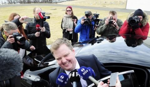 Iceland's Prime Minister Sigmundur David Gunnlaugsson speaks to media outside Iceland president's residence in Reykjavik, Iceland, April 5, 2016. PHOTO BY REUTERS/Sigtryggur Johannsson
