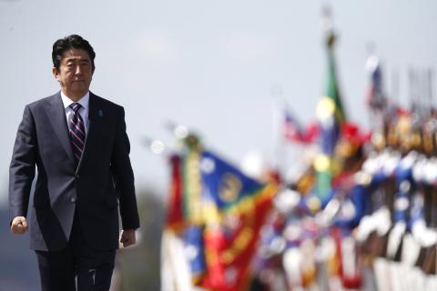 Japan's Prime Minister Shinzo Abe arrives at the Planalto Palace before a meeting with Brazil's President Dilma Rousseff in Brasilia