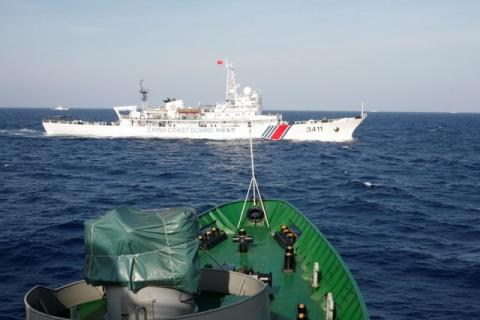 A ship (top) of the Chinese Coast Guard is seen near a ship of the Vietnam Marine Guard in the South China Sea, about 210 km (130 miles) off shore of Vietnam, May 14, 2014. PHOTO BY REUTERS/Nguyen Minh