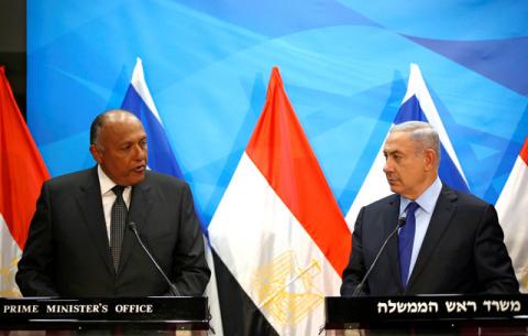 Israeli Prime Minister Benjamin Netanyahu (R) meets Egypt's Foreign Minister Sameh Shoukry in Jerusalem, July 10, 2016. PHOTO BY REUTERS/Ronen Zvulun