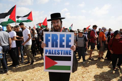 A demonstrator takes part in a rally of Israeli Arabs calling for the right of return for refugees who fled their homes during the 1948 Arab-Israeli War, near Atlit, Israel, April 19, 2018. PHOTO BY REUTERS/Ammar Awad