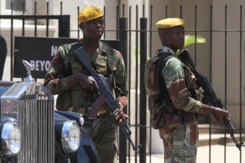 Soldiers stand guard beside President Robert Mugabe's car during the opening of Zimbabwe's parliament in Harare, September 15, 2015. PHOTO BY REUTERS/Philimon Bulawayo