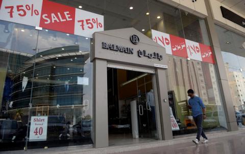 A man walks past a clothing store with sale signs, in Riyadh, Saudi Arabia, September 4, 2016. PHOTO BY REUTERS/Faisal Al Nasser