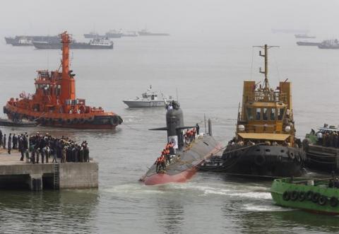 Indian Navy's Scorpene submarine INS Kalvari is escorted by tugboats as it arrives at Mazagon Docks Ltd, a naval vessel ship building yard, in Mumbai, India, October 29, 2015. PHOTO BY REUTERS/Shailesh Andrade