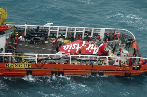 The tail of AirAsia QZ8501 passenger plane is seen on the deck of the Indonesian Search and Rescue (BASARNAS) ship Crest Onyx after it was lifted from the sea bed, south of Pangkalan Bun, Central Kalimantan, January 10, 2015. PHOTO BY REUTERS/Suharso