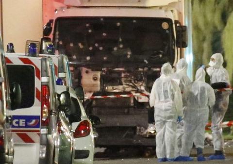 French police forces and forensic officers stand next to a truck July 15, 2016 that ran into a crowd celebrating the Bastille Day national holiday on the Promenade des Anglais killing at least 60 people in Nice, France, July 14. PHOTO BY REUTERS/Eric Gaillard
