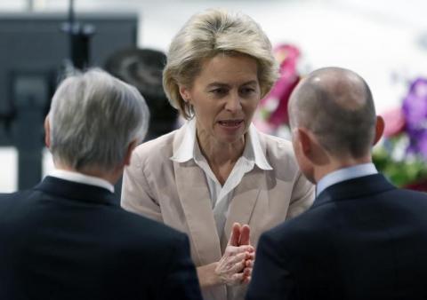 German Defense Minister Ursula von der Leyen (C) talks with participants during the 51st Munich Security Conference at the 'Bayerischer Hof' hotel in Munich, February 7, 2015. PHOTO BY REUTERS/Michaela Rehle