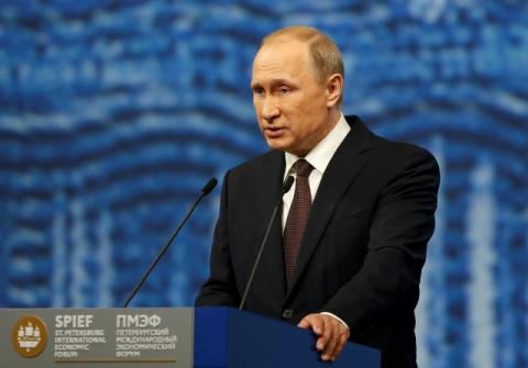 Russian President Vladimir Putin delivers a speech during a session of the St. Petersburg International Economic Forum 2016 (SPIEF 2016) in St. Petersburg, Russia, June 17, 2016. PHOTO BY REUTERS/Grigory Dukor