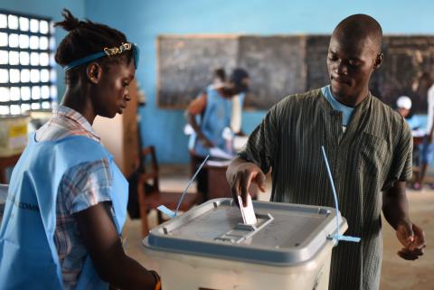 A voter casts his ballot at a polling station during Sierra Leone's general election in Freetown, Sierra Leone, March 7, 2018. PHOTO BY REUTERS/Olivia Acland