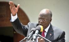 Tanzania's President John Pombe Magufuli addresses members of the ruling Chama Cha Mapinduzi Party (CCM) at the party's sub-head office on Lumumba road in Dar es Salaam, October 30, 2015. REUTERS/Sadi Said