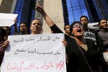 Egyptian activists shout slogans against President Abdel Fattah al-Sisi and his government, during a demonstration protesting the government's decision to transfer two Red Sea islands to Saudi Arabia, in front of the Press Syndicate in Cairo, Egypt, April 13, 2016. PHOTO BY REUTERS/Amr Abdallah Dalsh