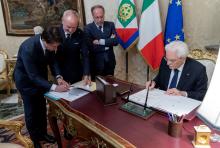 Italy's Prime Minister-designate Giuseppe Conte and Italian President Sergio Mattarella sign documents at the Quirinal Palace in Rome, Italy, May 31, 2018. PHOTO BY REUTERS/Italian Presidential Press Office