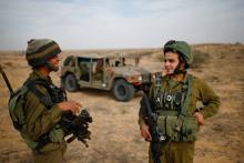 Yussef Saluta (L), 20, and Saleh Khalil, 20, Israeli Arab soldiers from the Desert Reconnaissance battalion chat during a drill near Kissufim in southern Israel, November 29, 2016. PHOTO BY REUTERS/Amir Cohen