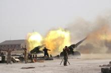 Iraqi security forces and Shi'ite fighters fire artillery towards Islamic State militants near Falluja, Iraq, June 1, 2016. PHOTO BY REUTERS/Alaa Al-Marjani