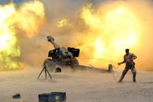 A member of the Iraqi security forces fires artillery during clashes with Islamic State militants near Falluja, Iraq, May 29, 2016. PHOTO BY REUTERS/Alaa Al-Marjani